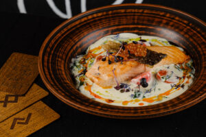 Норвезький лосось у вершковому соусі